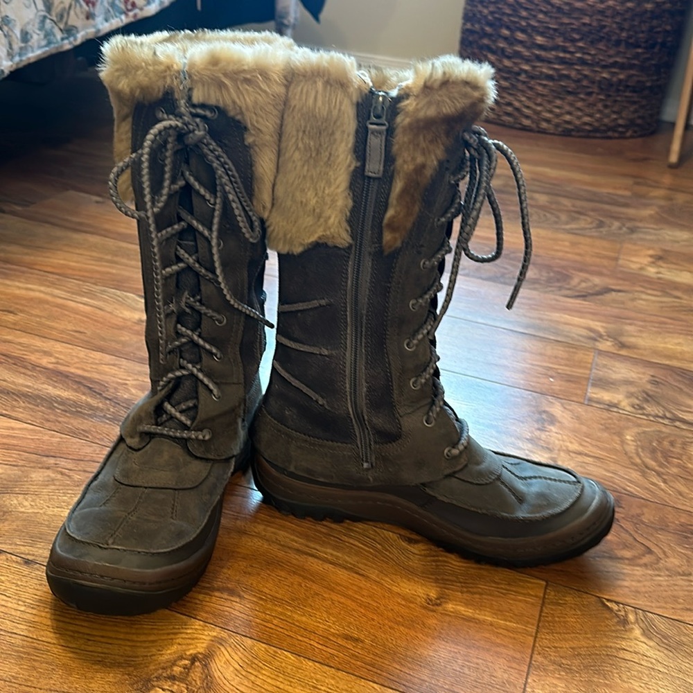 Merrell tall boots with the fur